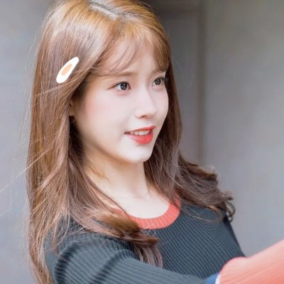 穿黄睡衣的女孩